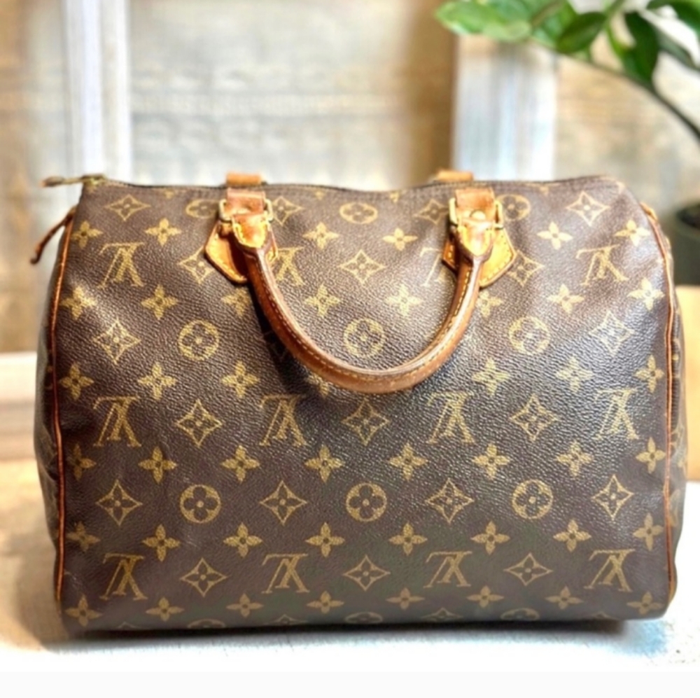 SOLD. Auth. Louis Vuitton Speedy 30 bag. Monogram canvas. Previously owned.